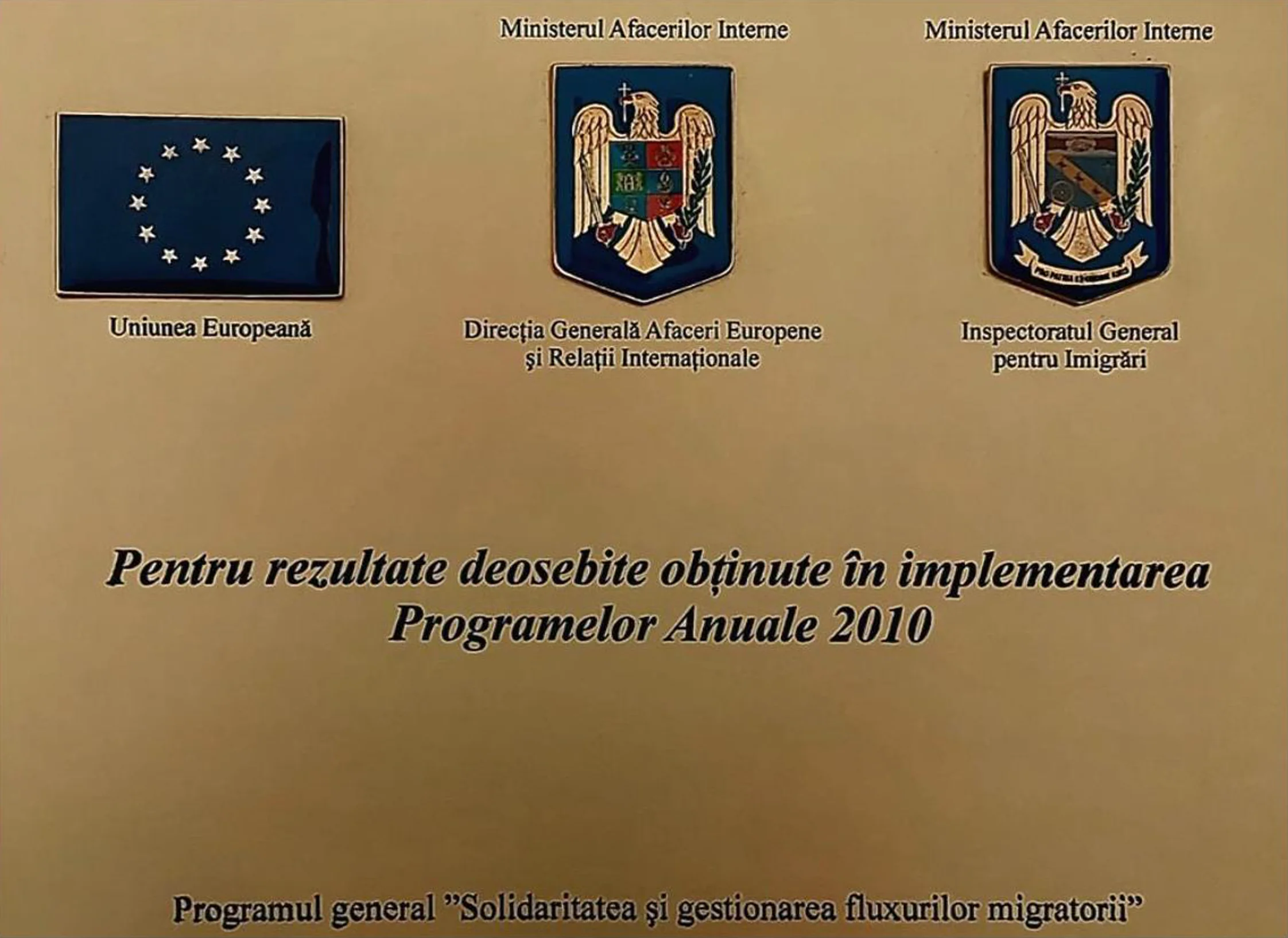 Placă omagială de la Ministerul Afacerilor Interne, Direcția Generală Afaceri Europene și Relații Internaționale și Inspectoratul General pentru Imigrări, pentru rezultate deosebite în implementarea Programelor Anuale 2010